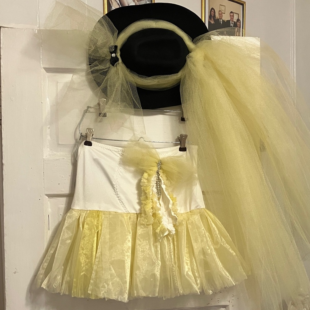 New ,fun n crafted by me. 2pc Halloween set with stretch skirt sz M waist 26”-29